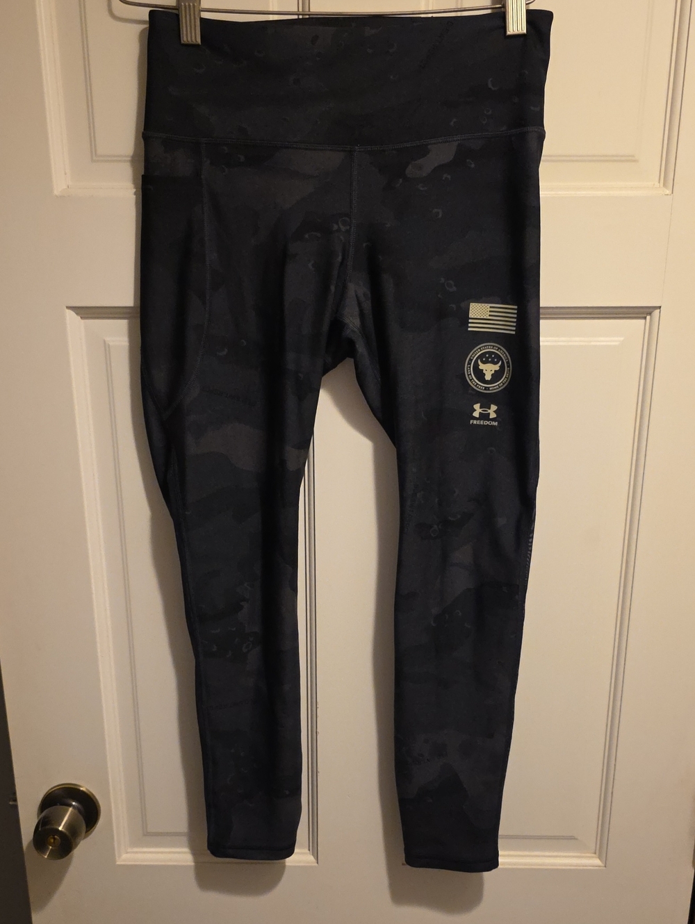 Under Armour Black & Charcoal Camo Compression Leggings Heatgear Size M